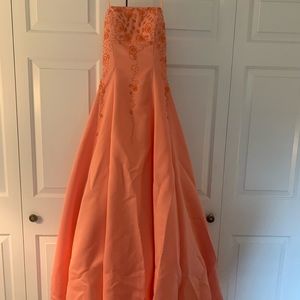 Tangerine Cache strapless size 6 prom dress.